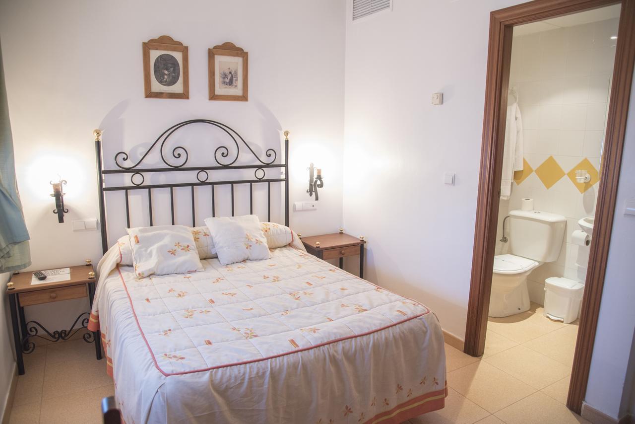 Hostal Dp El Pilar Monesterio Esterno foto