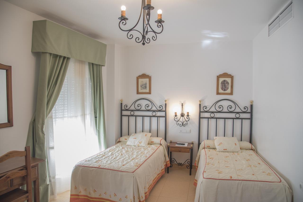 Hostal Dp El Pilar Monesterio Esterno foto